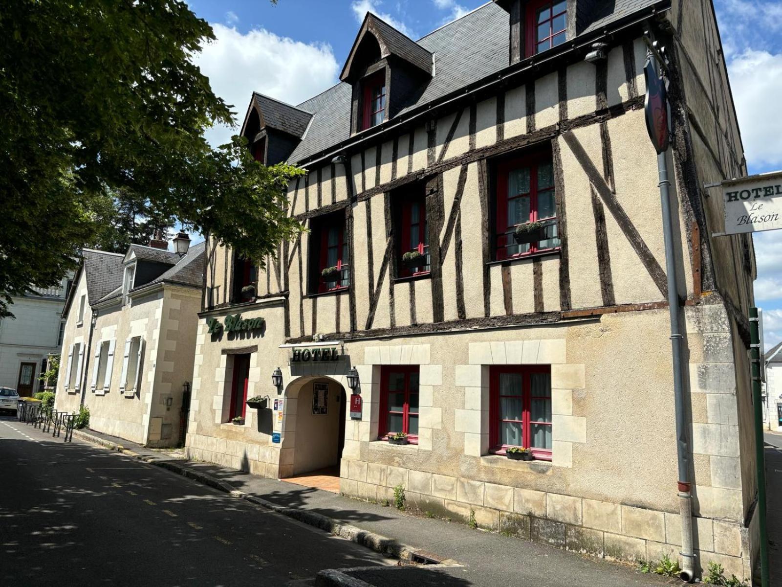 Hotel Le Blason Amboise Bagian luar foto